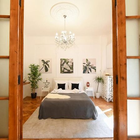 Apartamento Love.Travel.Explore ♥️Apt W/ Balcony In Old Town Bucarest Exterior foto
