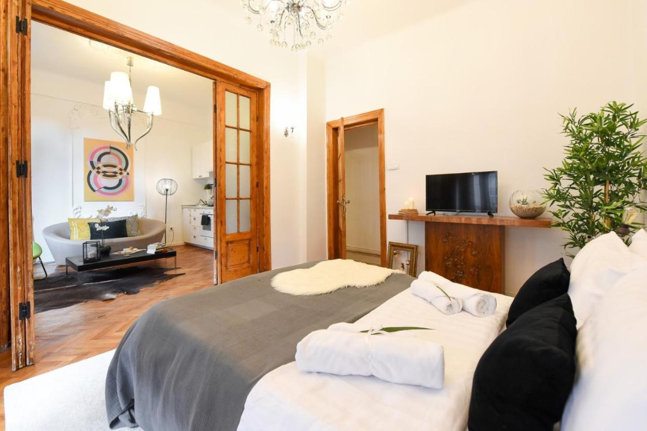 Apartamento Love.Travel.Explore ♥️Apt W/ Balcony In Old Town Bucarest Exterior foto