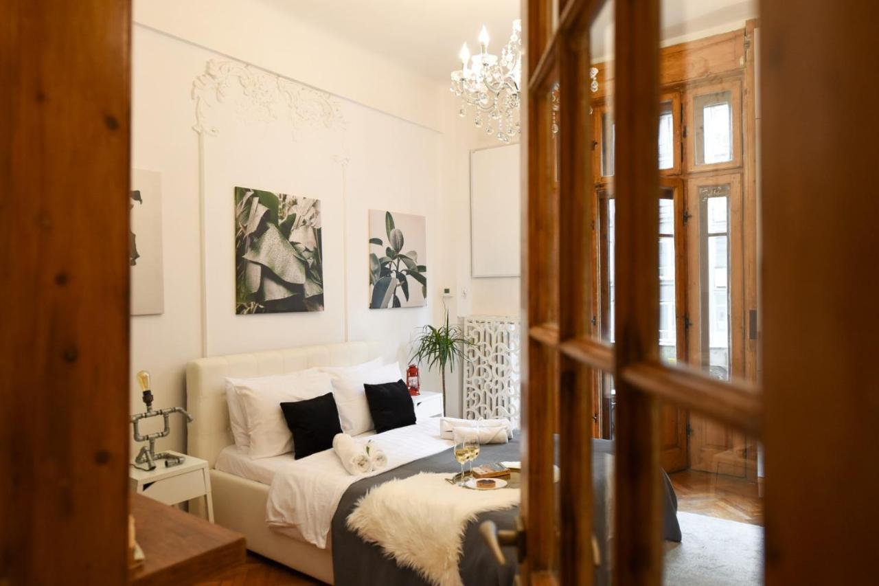 Apartamento Love.Travel.Explore ♥️Apt W/ Balcony In Old Town Bucarest Exterior foto