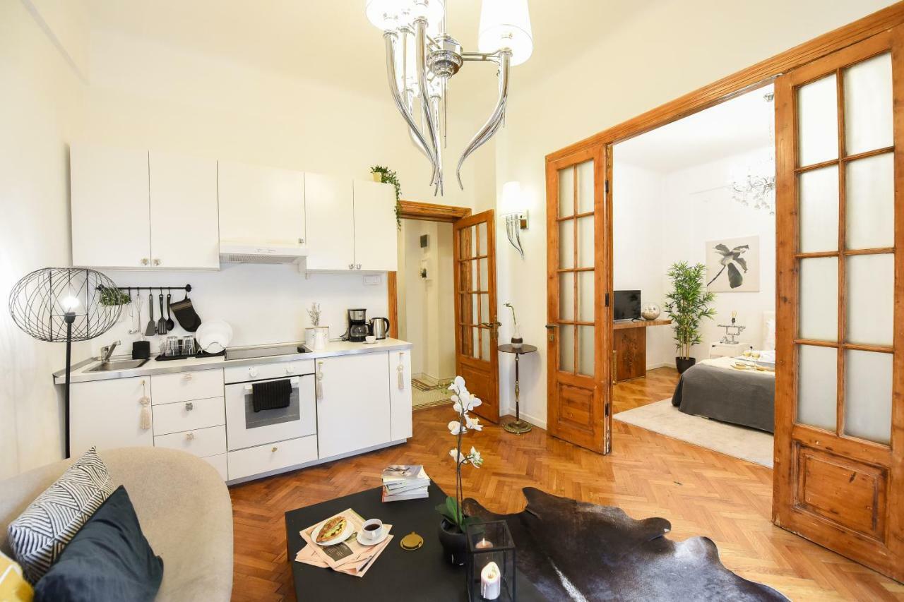 Apartamento Love.Travel.Explore ♥️Apt W/ Balcony In Old Town Bucarest Exterior foto