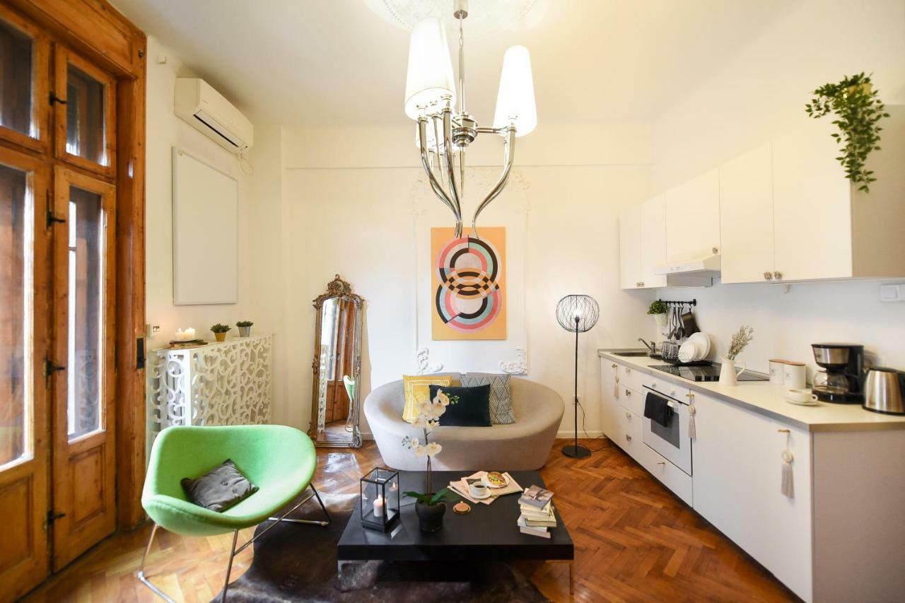 Apartamento Love.Travel.Explore ♥️Apt W/ Balcony In Old Town Bucarest Exterior foto