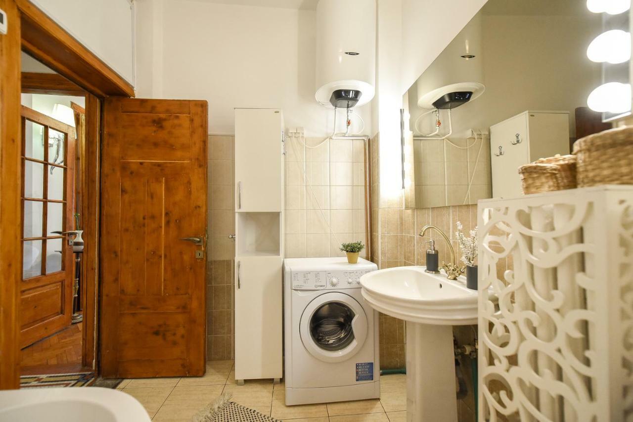Apartamento Love.Travel.Explore ♥️Apt W/ Balcony In Old Town Bucarest Exterior foto